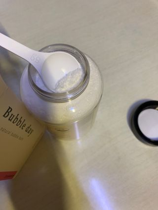 버블데이 아로마/과일 거품 입욕제 — 4.5점을 준 리뷰어가 2021년 7월 올린 사용 사진