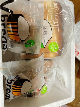 롯데제과 Vbread 포카치아식빵1개 + 미니식빵 1개 + 머핀 2개 세트 — 5점을 준 리뷰어가 2021년 9월 올린 사용 사진