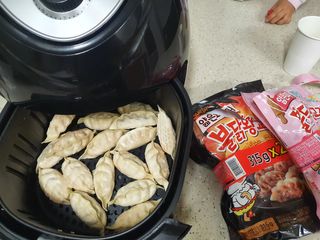 삼양냉동 [삼양] 얇은피불닭왕교자+얇은피까르보불닭왕교자 총4팩 — 2점을 준 리뷰어가 2021년 2월 올린 사용 사진