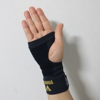반테린서포터 손목 — 5점을 준 리뷰어가 2021년 3월 올린 사용 사진