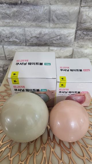 트라택 쿠셔닝 웨이트볼 0.5kg + 1kg SET — 4점을 준 리뷰어가 2022년 6월 올린 사용 사진