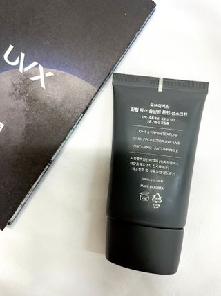 UVX 퀀텀 마스 올인원 톤업 선스크린 — 4점을 준 리뷰어가 2024년 3월 올린 사용 사진