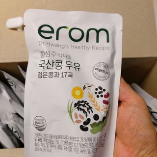 이롬 황성주 박사의 국산콩 두유 검은콩과 17곡 프리미엄 — 4점을 준 리뷰어가 2021년 5월 올린 사용 사진