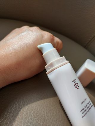 프리마인 선크림만 바꿨을 뿐인데 매일 물 2L챙겨먹고 기초케어 완벽하게 한 물빛피부 완성,셀라브UV프로텍터 — 5점을 준 리뷰어가 2023년 7월 올린 사용 사진