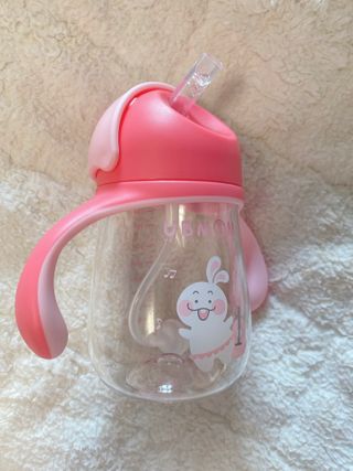 유비맘 트라이탄 코니빨대컵_컬러 랜덤 발송 — 5점을 준 리뷰어가 2021년 1월 올린 사용 사진