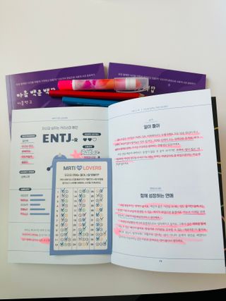 워터멜론컴퍼니 마음 백문 백답 / 가족 연애 진로 결혼 부모님 친구 우정 문답100문 100답 — 5점을 준 리뷰어가 2022년 11월 올린 사용 사진