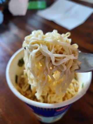 NISSIN 닛신 컵누들  4종 - 씨푸드오리지날, 씨푸드 스파이시, 씨푸드 커리, 씨푸드 XO소스 — 5점을 준 리뷰어가 2022년 2월 올린 사용 사진