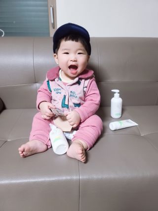 mom e 맘이 내추럴 베이비 케어 크림+바디오일 — 5점을 준 리뷰어가 2021년 1월 올린 사용 사진