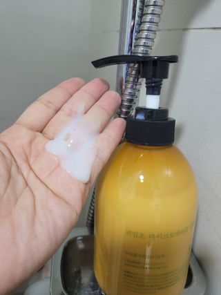 방방곳곳 편림초 마이크로바이옴 샴푸 — 5점을 준 리뷰어가 2022년 4월 올린 사용 사진