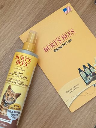 버츠비 캣 댄더 리듀싱 스프레이 — 5점을 준 리뷰어가 2021년 5월 올린 사용 사진
