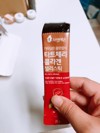 자연에온 가득담은 몽모랑시 타트체리 콜라겐 젤리스틱 — 5점을 준 리뷰어가 2021년 1월 올린 사용 사진