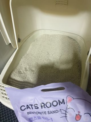 겟플렉스 켓플렉스 캣츠룸BS-1 고양이모래 4kg — 5점을 준 리뷰어가 2020년 12월 올린 사용 사진