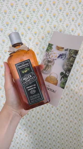 체코 비건화장품 마뉴팍투라 향좋은 맥주 샤워젤 (300ml) — 5점을 준 리뷰어가 2022년 6월 올린 사용 사진
