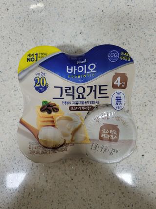 매일바이오 그릭요거트 오리지널 플레인 4개, 로스터리 커피믹스 4개 — 5점을 준 리뷰어가 2021년 12월 올린 사용 사진