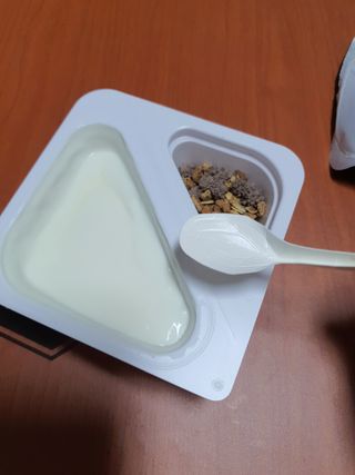 남양유업 또깍 접어 떠먹는 불가리스 2종 — 5점을 준 리뷰어가 2021년 1월 올린 사용 사진