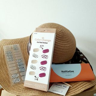[네일가게] 햇빛에 닿으면 색이 변하는 신기한 햇살 반전 네일스티커 — 5점을 준 리뷰어가 2021년 8월 올린 사용 사진