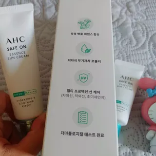 [AHC] 세이프온 에센스 선크림 올리브영 스페셜 증정 기획세트 — 5점을 준 리뷰어가 2022년 6월 올린 사용 사진