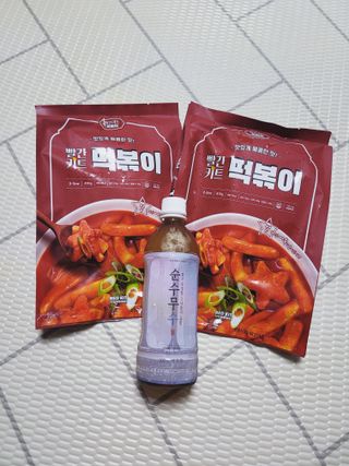 빨간키트 떡볶이 밀키트 2~3인분 매운맛 국물 떡볶이 만들기 쉬운 황금 레시피 분말 소스로 간편한 요리 — 5점을 준 리뷰어가 2021년 10월 올린 사용 사진