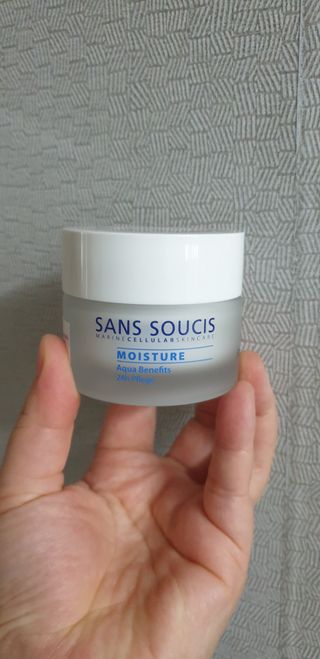 산수시 아쿠아 베네핏 24h 수부지 물광 속건조 수분크림 50ml — 5점을 준 리뷰어가 2021년 6월 올린 사용 사진