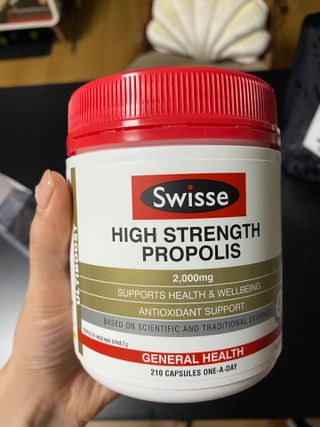 Swisse 스위스 고함량 프로폴리스 2,000mg 210정 — 5점을 준 리뷰어가 2021년 3월 올린 사용 사진