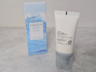 [스킨1004] 마다가스카르 센텔라 히알루-시카 워터핏 선세럼 50ml — 5점을 준 리뷰어가 2024년 5월 올린 사용 사진