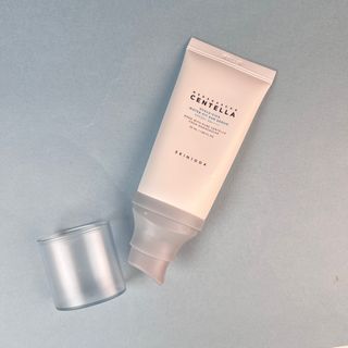 [스킨1004] 마다가스카르 센텔라 히알루-시카 워터핏 선세럼 50ml — 5점을 준 리뷰어가 2024년 5월 올린 사용 사진