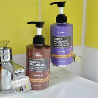 쿤달 [KUNDAL 공식] 프리미엄 헤어 케어 스페셜 세트 샴푸 500ml &amp; 트리트먼트 500ml — 5점을 준 리뷰어가 2021년 3월 올린 사용 사진