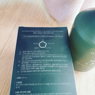르핸스 퍼포밍 5 샴푸 비반트 포렛/베티버 포그 — 5점을 준 리뷰어가 2022년 12월 올린 사용 사진