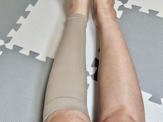 시그바리스 다이나벤 의료용 압박 스타킹 [종아리형] 여름철 다리 붓기 관리 하지정맥류 예방 — 5점을 준 리뷰어가 2024년 6월 올린 사용 사진