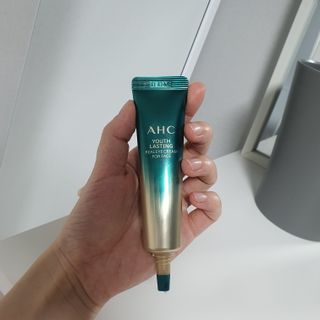 [NEW 탄력유턴 아이크림] AHC 유스 래스팅 리얼 아이크림 포 페이스 — 5점을 준 리뷰어가 2021년 3월 올린 사용 사진