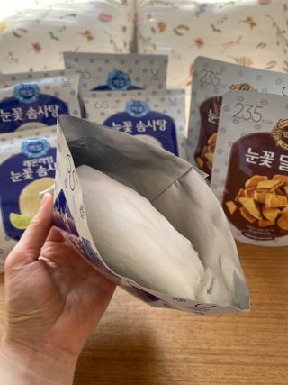 딜라이트 프로젝트  달콤한 눈꽃 간식세트( 눈꽃 솜사탕 / 레몬라임 솜사탕 / 달고나 총 7EA+스마트톡 증정) — 5점을 준 리뷰어가 2022년 5월 올린 사용 사진