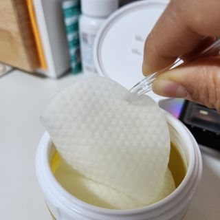 [포잇] 카카두허니씨 미백 톤업패드 190ml 60매 *1개 — 5점을 준 리뷰어가 2023년 1월 올린 사용 사진