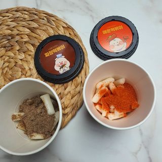 유비쿡 컵떡볶이 매운컵떡볶이2개/ 짜장컵떡볶이 2개  총 4개세트 — 5점을 준 리뷰어가 2021년 4월 올린 사용 사진