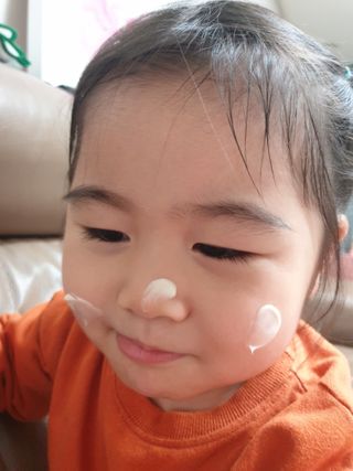 mom e 맘이 내추럴 베이비 케어 크림+바디오일 — 5점을 준 리뷰어가 2021년 1월 올린 사용 사진