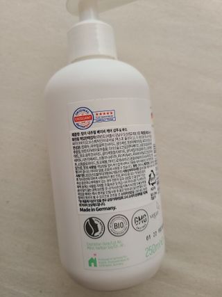 mom e 맘이 내추럴 베이비 케어 샴푸앤바스+로션 — 5점을 준 리뷰어가 2021년 1월 올린 사용 사진