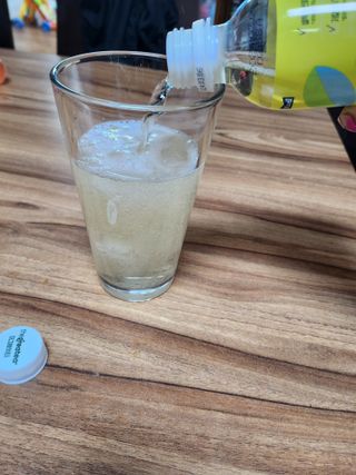 더그레잇티 콤부차 [매일유업] 더그레잇티 44kcal 콤부차 300ml *12개입 (오리지널 6개+베리리치 6개) — 4점을 준 리뷰어가 2023년 7월 올린 사용 사진
