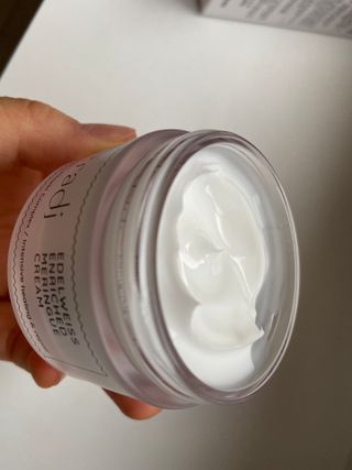 플레라디 에델바이스 인리치드 머랭 크림 — 5점을 준 리뷰어가 2021년 4월 올린 사용 사진