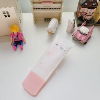 [후르디아] 모공블러 비건 선 프라이머 — 5점을 준 리뷰어가 2022년 5월 올린 사용 사진
