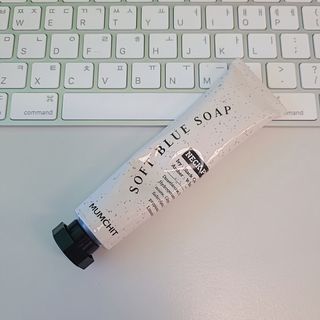 멈칫(MUMCHIT) 넥퍼퓸 NECKPERFUME 2가지 향 — 5점을 준 리뷰어가 2021년 11월 올린 사용 사진