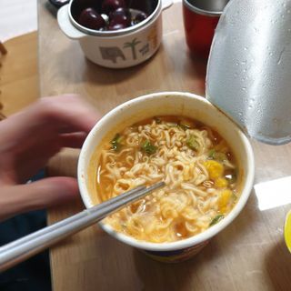 NISSIN 닛신 컵누들  4종 - 씨푸드오리지날, 씨푸드 스파이시, 씨푸드 커리, 씨푸드 XO소스 — 5점을 준 리뷰어가 2022년 3월 올린 사용 사진