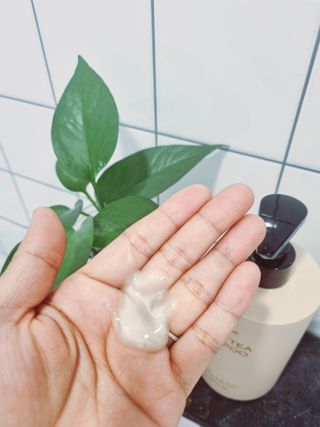 프리마인 더이상 뻣뻣하고 효과없는 탈모샴푸는 NO. 근본부터 케어하는 셀베이스 그린티샴푸(500ml) — 5점을 준 리뷰어가 2023년 5월 올린 사용 사진