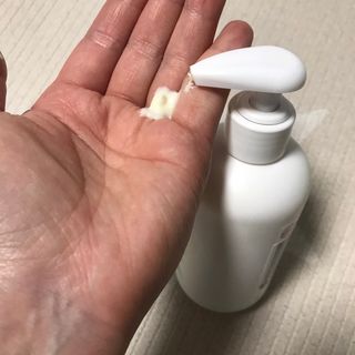 mom e 맘이 내추럴 베이비 케어 샴푸앤바스+로션 — 5점을 준 리뷰어가 2021년 1월 올린 사용 사진
