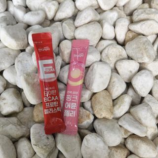 인디닥터 면역 생생 핑크 이뮨 젤리 + 타이탄 BCAA 프로틴 젤리스틱 — 4점을 준 리뷰어가 2022년 5월 올린 사용 사진