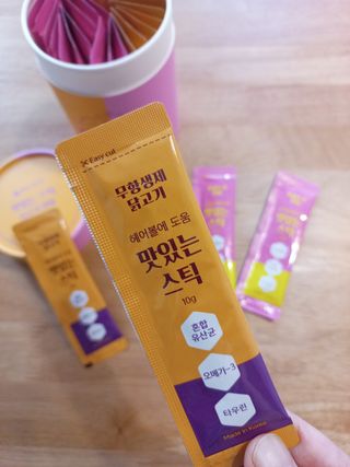 페페로니 맛있는 스틱 - 무항생제 닭고기 15개 + 알래스카 연어 15개 — 5점을 준 리뷰어가 2021년 8월 올린 사용 사진
