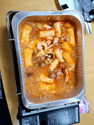 화끈한녀석들 새오똥400g 새우,오징어,똥집 볶음요리 소스,밀떡, 참기름 포함 — 5점을 준 리뷰어가 2022년 12월 올린 사용 사진
