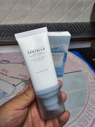 [스킨1004] 마다가스카르 센텔라 히알루-시카 워터핏 선세럼 50ml — 5점을 준 리뷰어가 2024년 5월 올린 사용 사진
