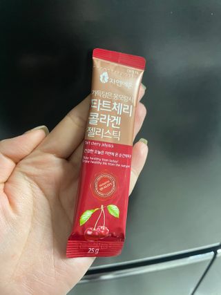 자연에온 가득담은 몽모랑시 타트체리 콜라겐 젤리스틱 — 4점을 준 리뷰어가 2021년 1월 올린 사용 사진