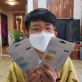 에버렐 아크네 클리어 패치 오리지널(40매) + XL(8매) 1세트, 각 1개씩 — 5점을 준 리뷰어가 2022년 5월 올린 사용 사진
