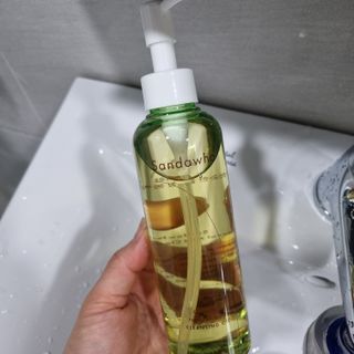 스킨큐어 산다화 순한 클렌징 동백 오일 200ml — 4점을 준 리뷰어가 2023년 8월 올린 사용 사진
