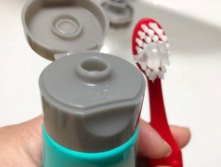 치과에서 쓰는 치약 _ 라벨제로 저불소 꼬마, 키즈, 유아, 베이비, 주니어 안전한 어린이치약 — 4점을 준 리뷰어가 2023년 2월 올린 사용 사진